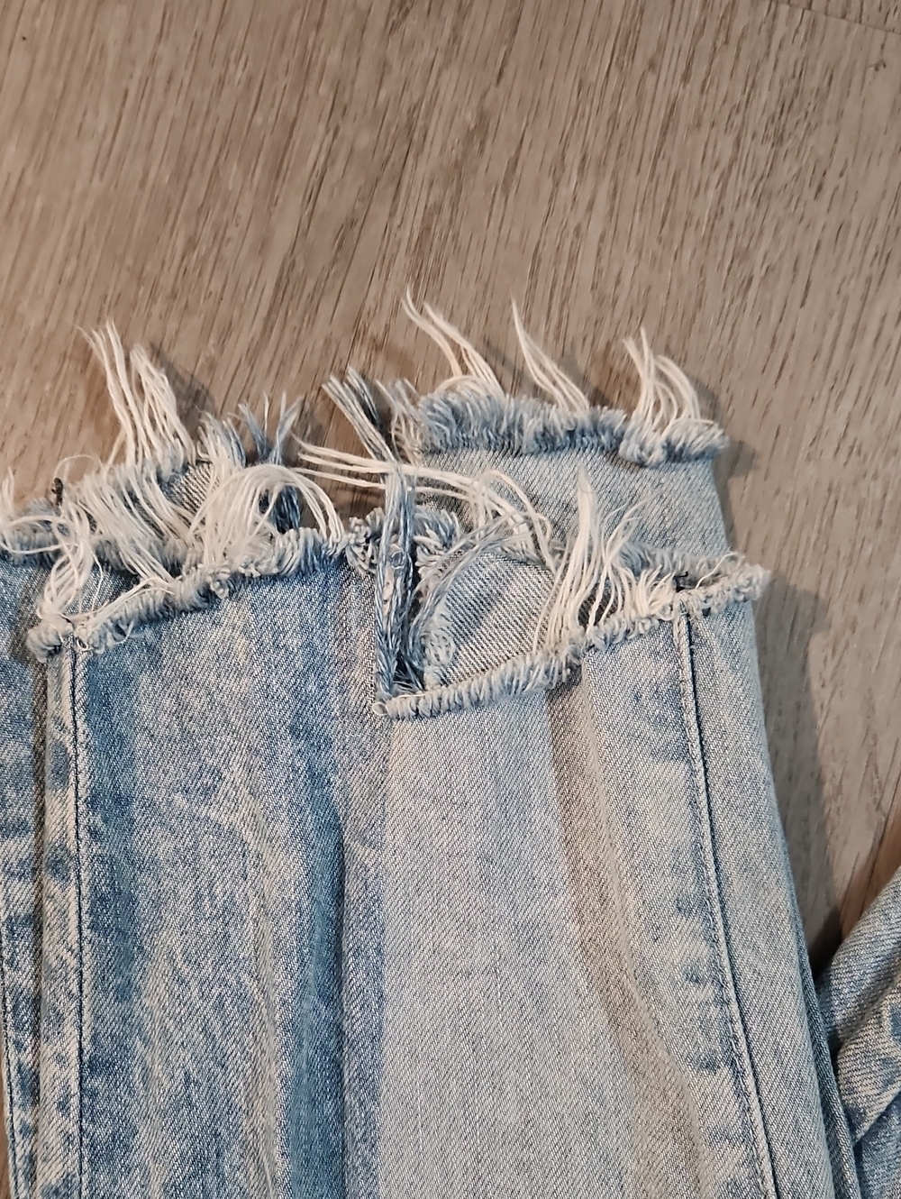 AG Adriano Goldschmied Light Blue Straight-Leg Frayed Hem Jeans - Picture 3 of 8